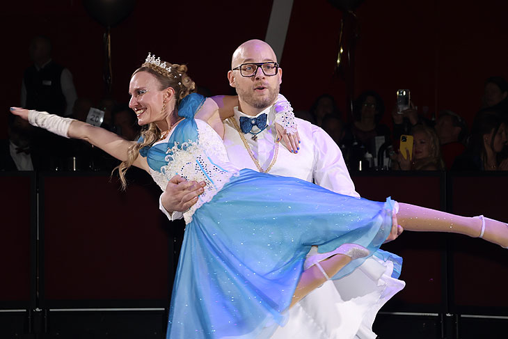 „Seine Tollität“ Prinz Christian IV. - der royale Gold- und Sangesschmied und „Ihre Lieblichkeit“ Prinzessin Michaela II. - die tanzende Schneiderin des Zahlenzaubers beim Narrhalla Ball am 08.02.2025 im Deutschen Theater (©Foto: Martin Schmitz) 